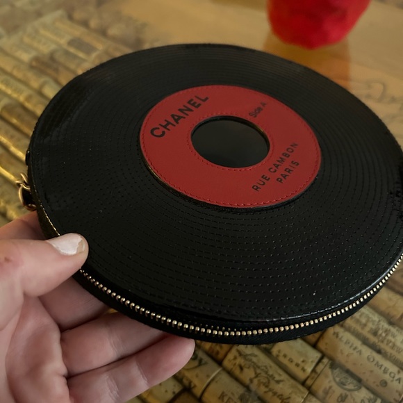 Chanel vintage 45 RPM Record Purse: incredibly Rare, pristine condition - Picture 9 of 9